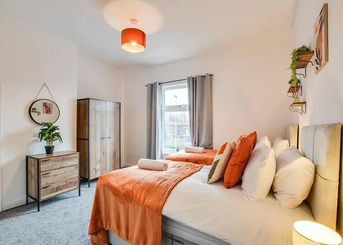 Stylish & Vibrant 2 Bedroom