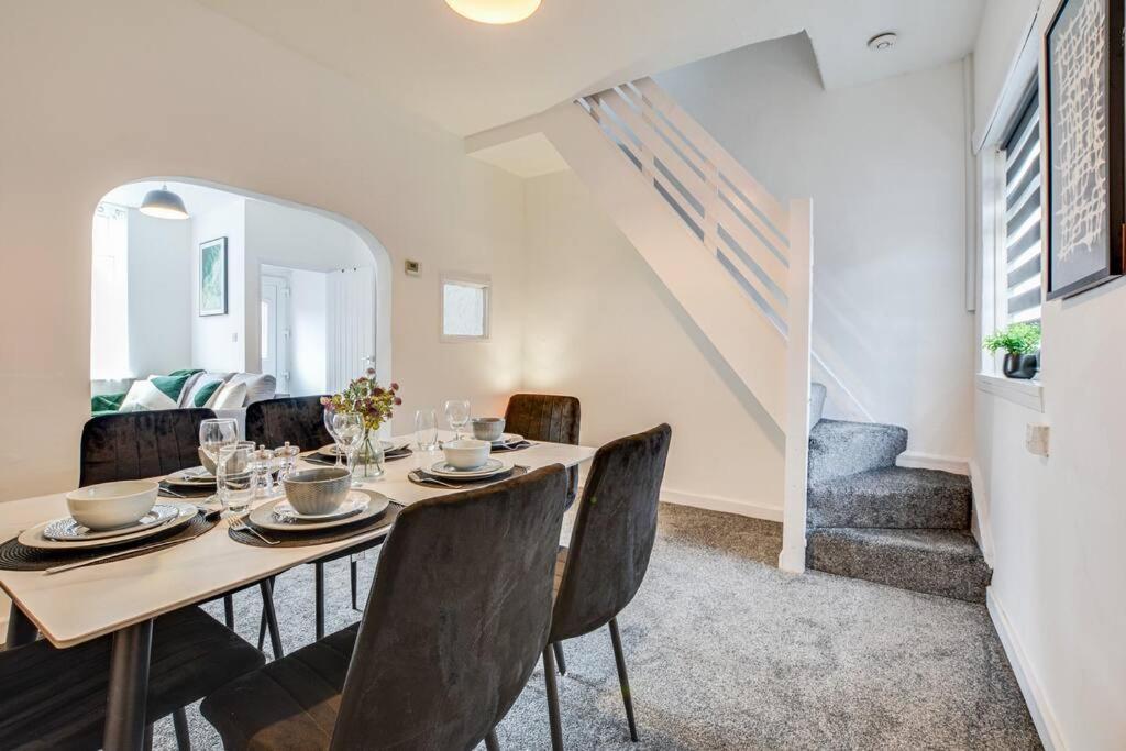 Stylish & Vibrant 2 Bedroom Hébergement de vacances *