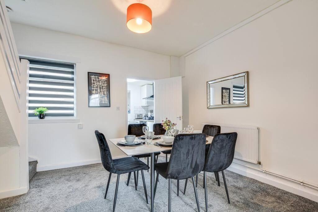Stylish & Vibrant 2 Bedroom Hébergement de vacances *