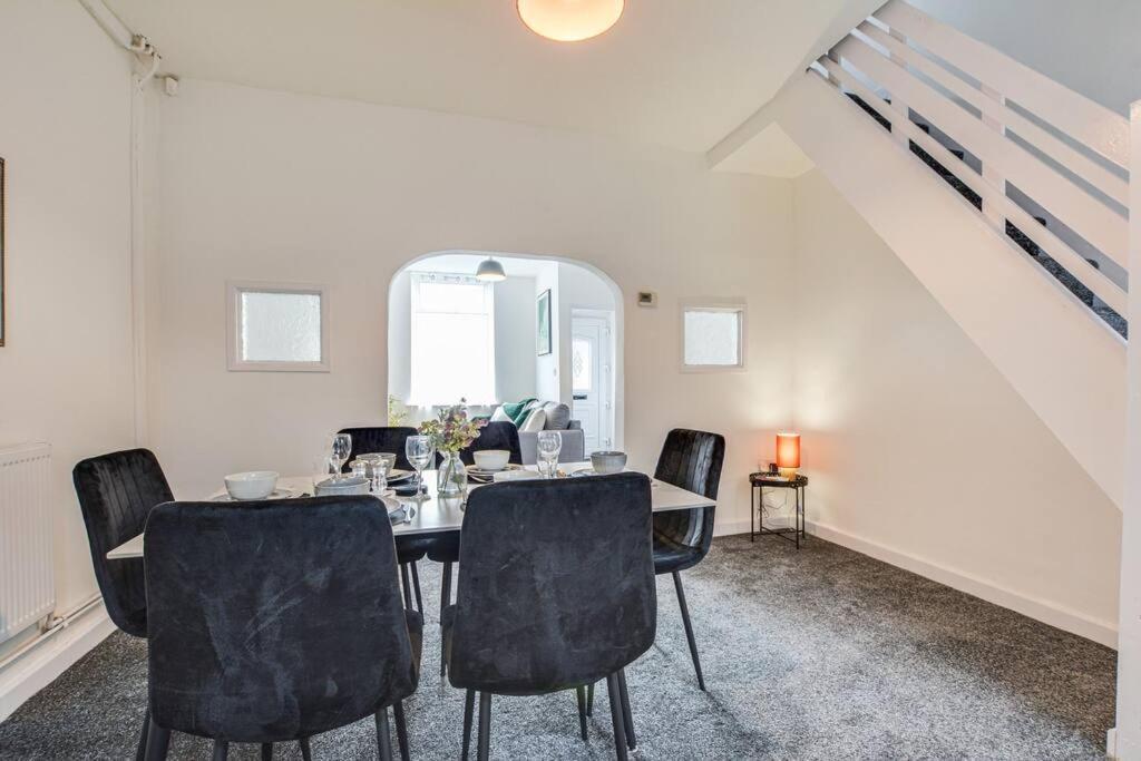 Stylish & Vibrant 2 Bedroom Casa de Férias Manchester